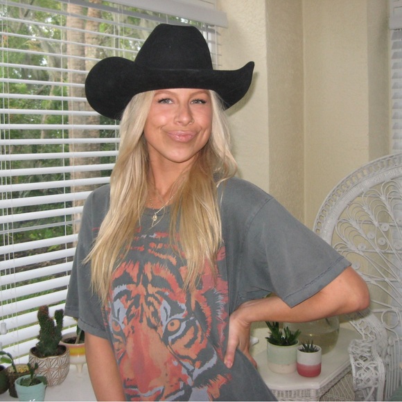 Other - Meet your Posher, Liv!